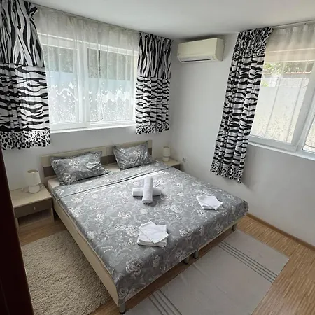 Sunny Day 7 Апартамент *