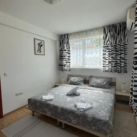 Sunny Day 7 בורגאס