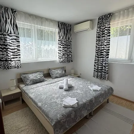 Sunny Day 7 Апартамент *